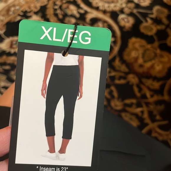 Woman’s Mario Serrano comfort stretch cuff - Picture 2 of 2